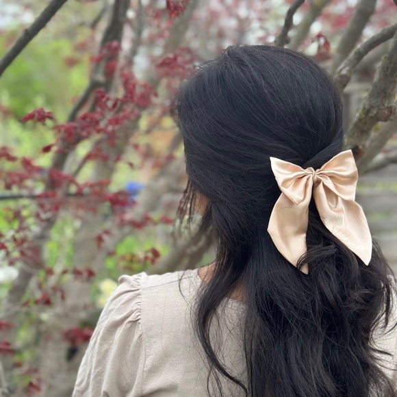 Blush pink satin hair bow - Picture 1 of 5